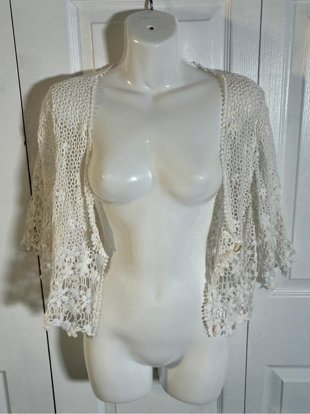 Rabbit Rabbit Rabbit White Crochet Cropped Cardigan, Size L - Picture 10 of 11